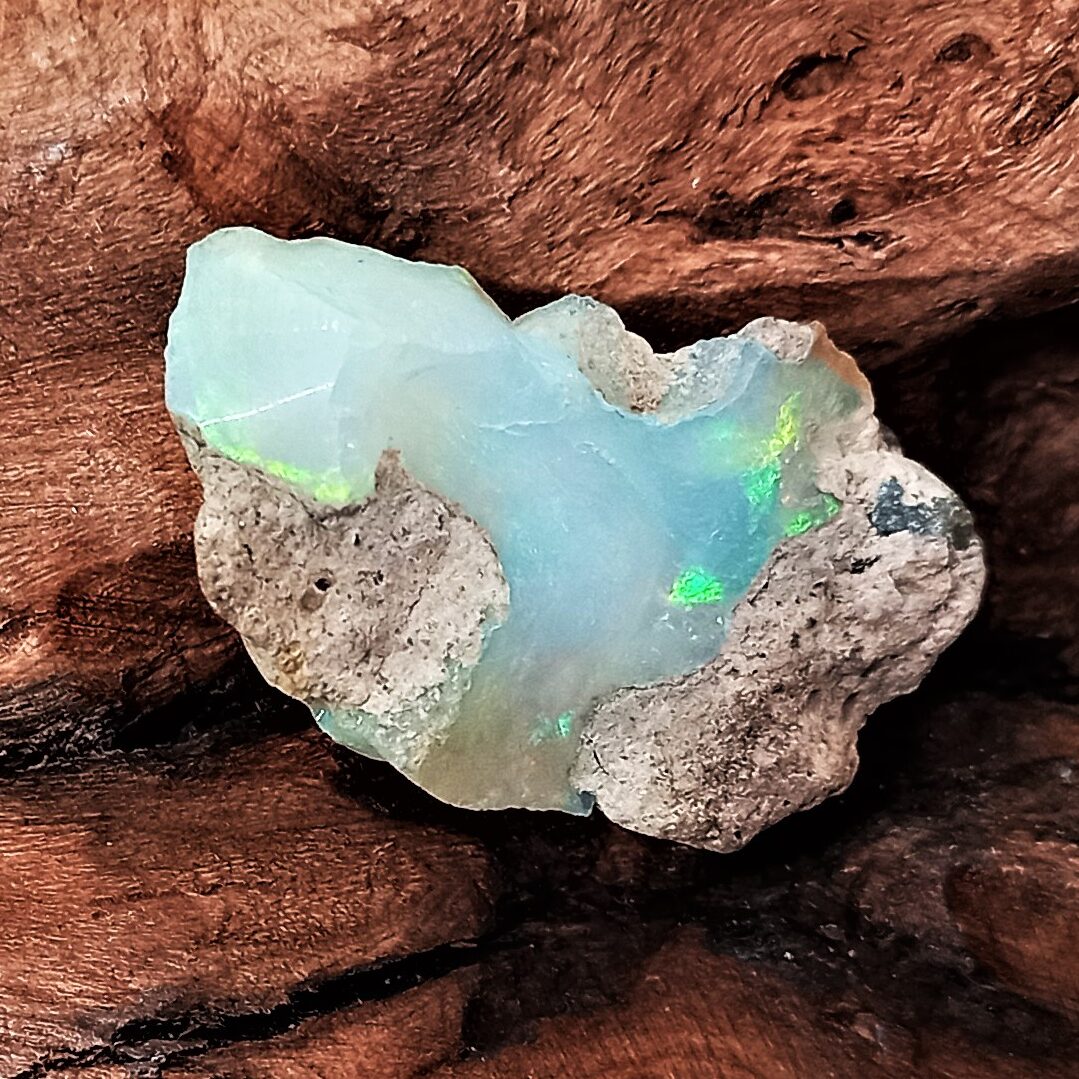 opale bianco etiope extra su matrice 2